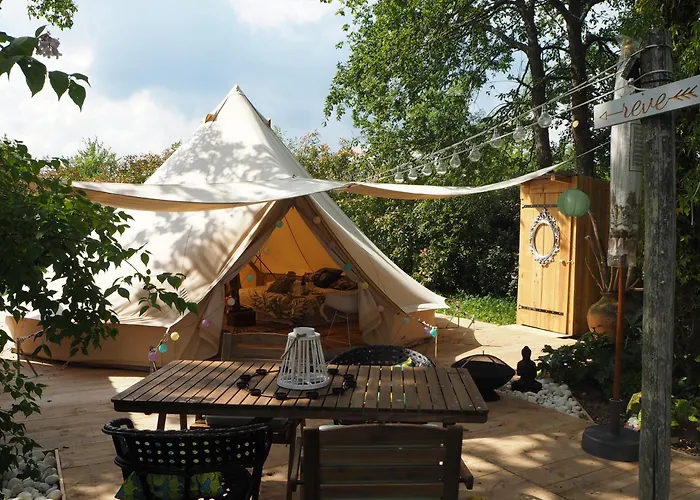 לינה וארוחת בוקר Boheme Glamping Experience